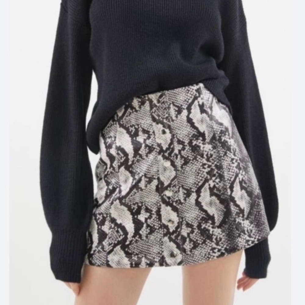 Urban Outfitters Snakeskin Print Faux Leather Snap Front Mini Skirt Grey Black M